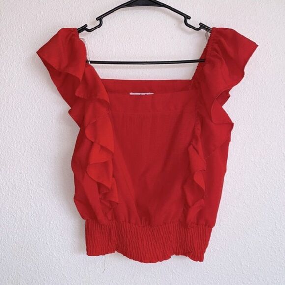 ✨ Iris Cropped Ruffle Sleeve Red Sleeveless Top✨ - Picture 3 of 4